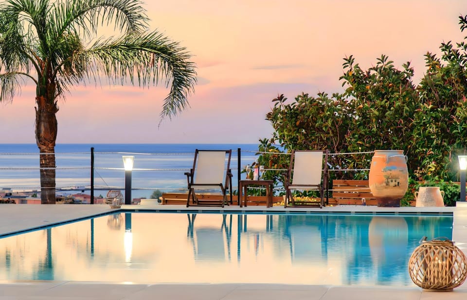 Day, Natural landscape, Pool view, Sea view, Swimming pool, sunbed