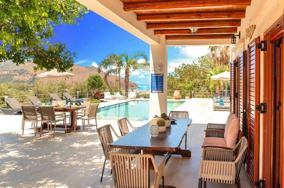 Property building, Patio, Day, Natural landscape, View (from property/room), Balcony/Terrace, Dining area, Mountain view, Pool view, Swimming pool, sunbed