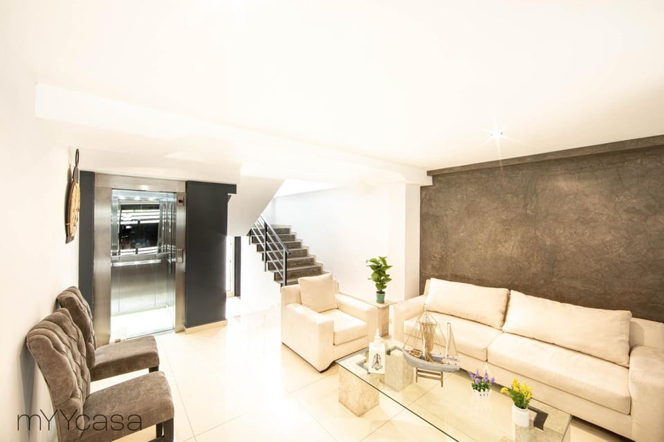 Lobby or reception, elevator