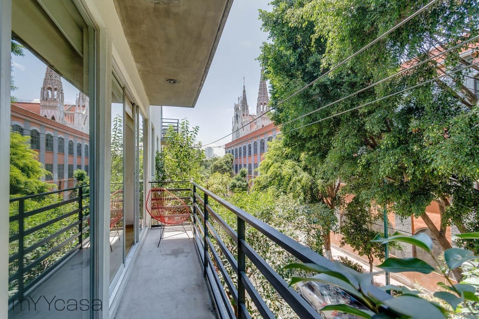 Balcony/Terrace, Street view
