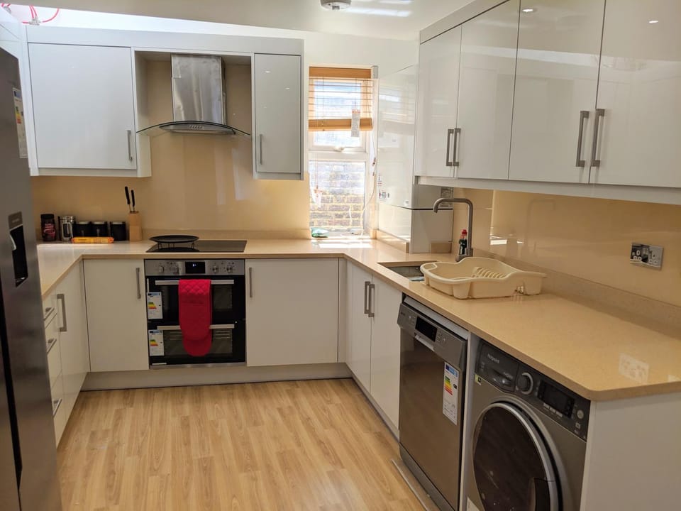 Kitchen or kitchenette, Communal kitchen