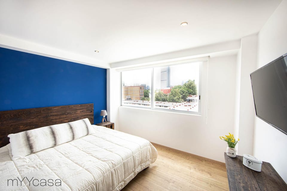 Bed, TV and multimedia, Bedroom