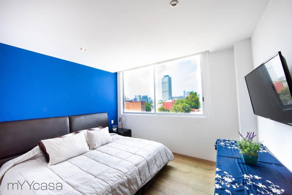 Bed, TV and multimedia, Bedroom