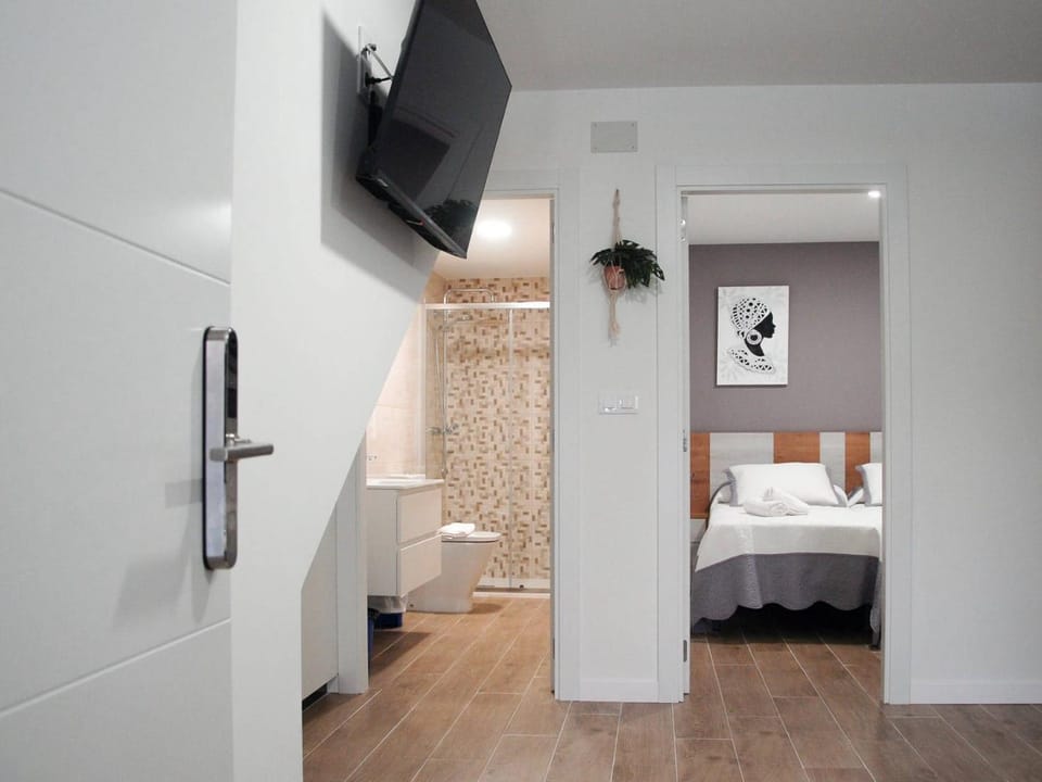 Bed, Bathroom, Photo of the whole room, Bedroom, towels