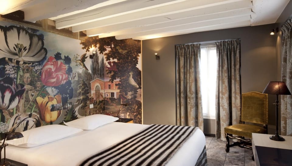 Bed, Photo of the whole room