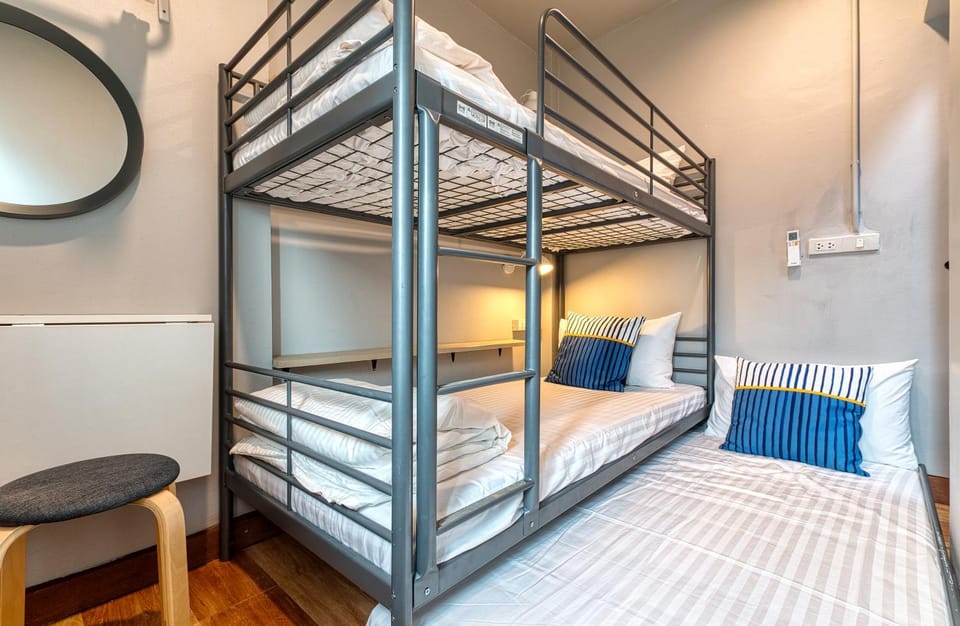 Bedroom, bunk bed