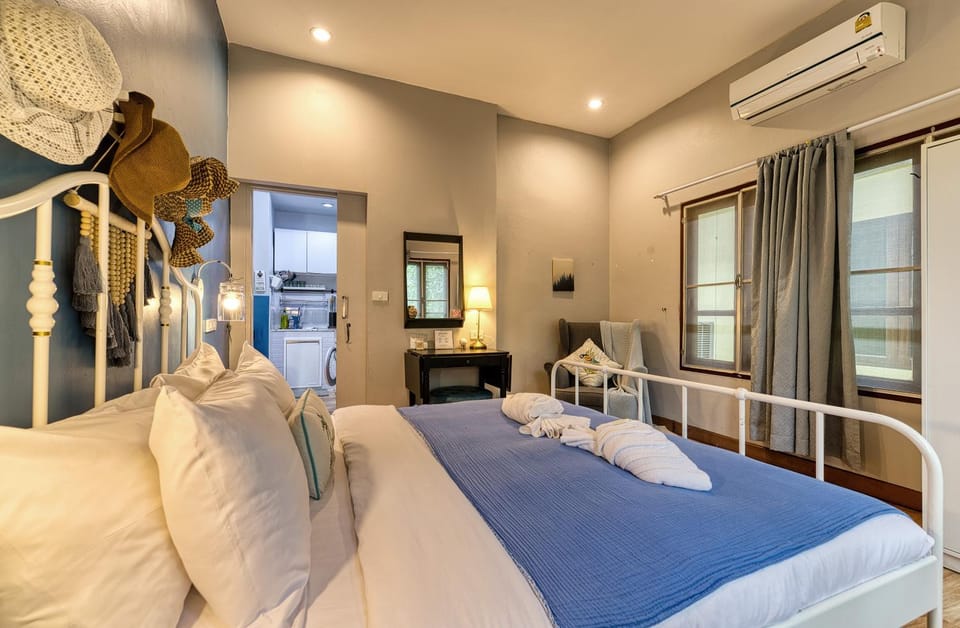 Bed, Bedroom, air conditioner