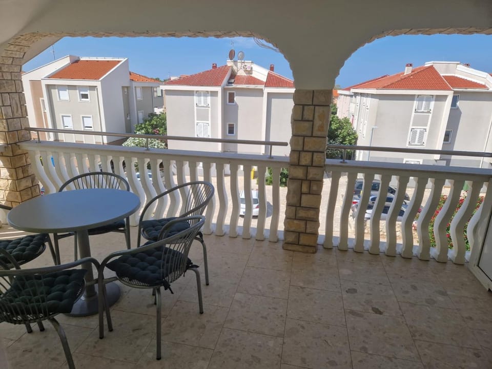 Green House Apartment in Novalja