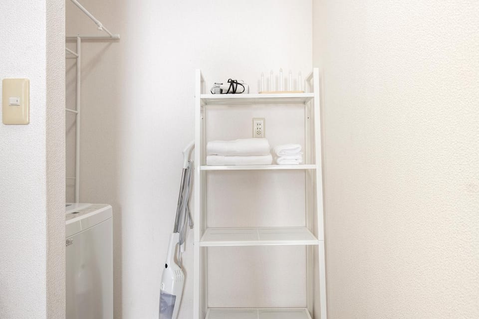 Bathroom, towels