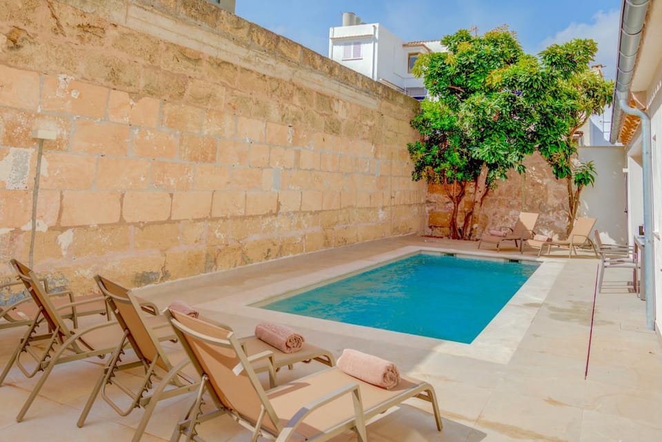 Pool view, Swimming pool, Swimming pool, sunbed