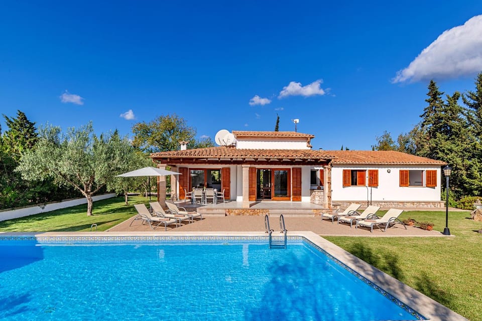 Property building, Garden, Garden view, Pool view, Swimming pool, sunbed
