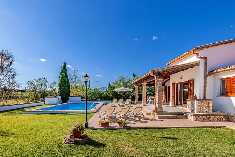 Property building, Garden, Swimming pool, sunbed