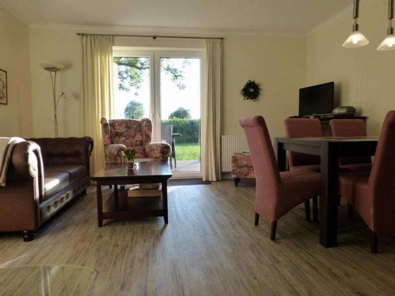 Living room, Seating area, Dining area
