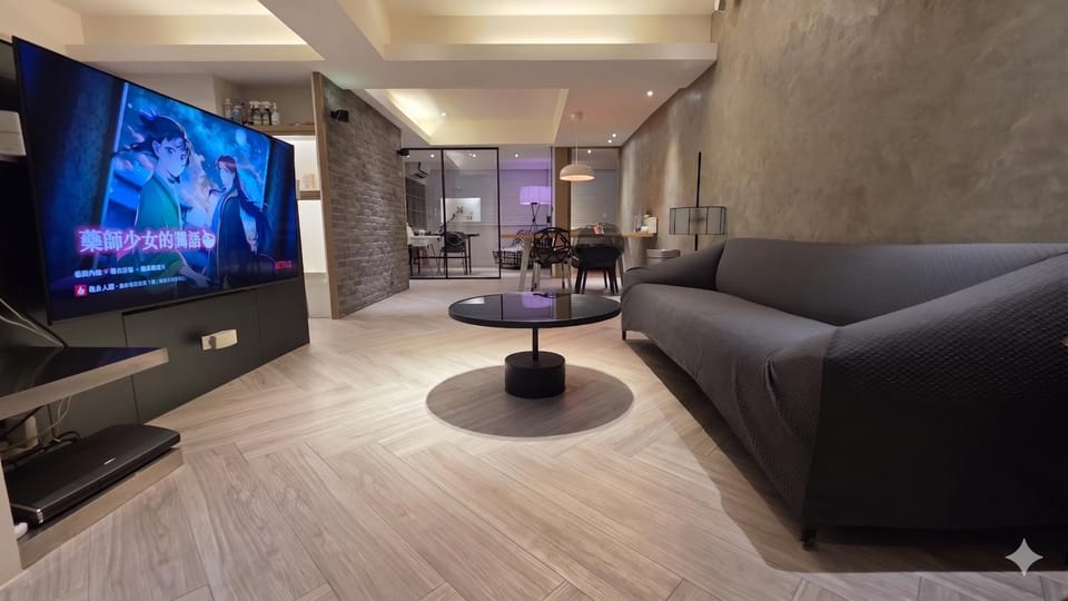 Communal lounge/ TV room, TV and multimedia, Living room, Seating area, Evening entertainment