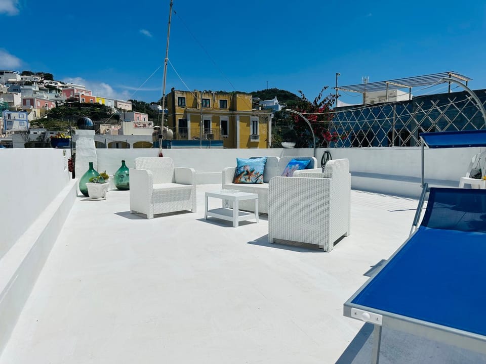 View (from property/room), Balcony/Terrace, sunbed