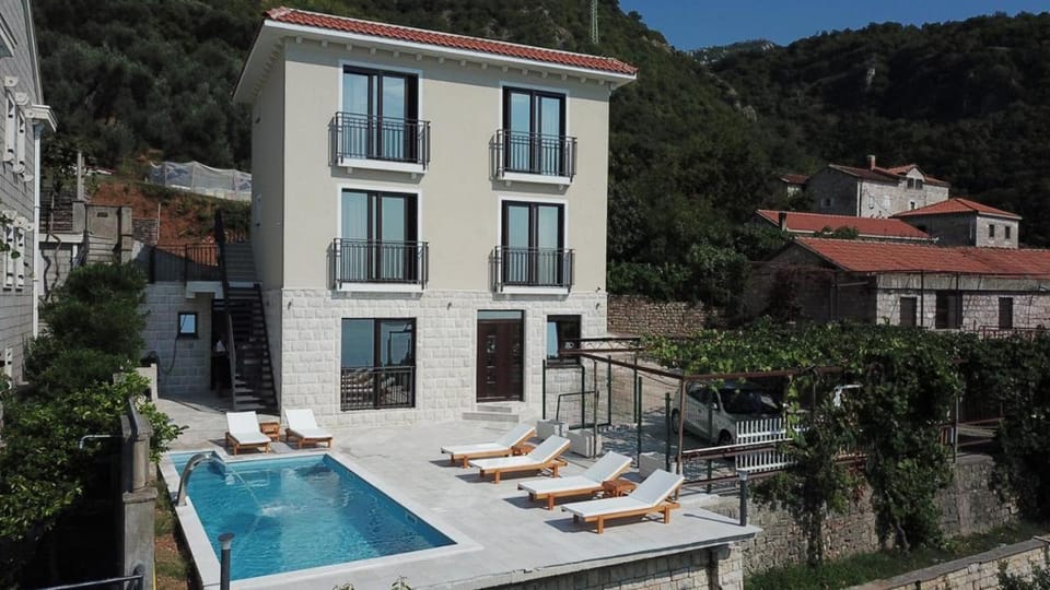 Property building, Pool view, Swimming pool