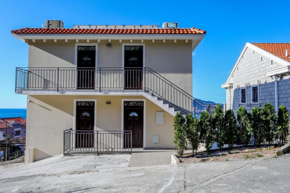 Property building, Facade/entrance