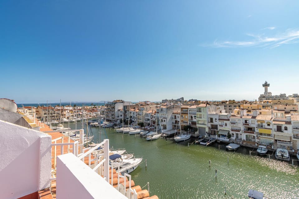 City view, Sea view, Street view