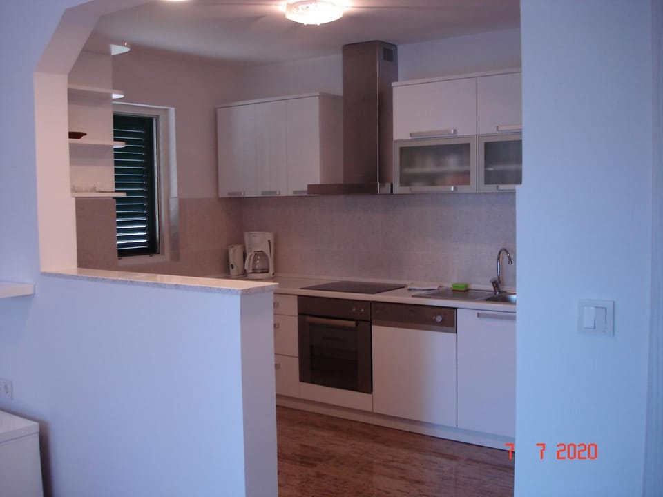 Kitchen or kitchenette, oven