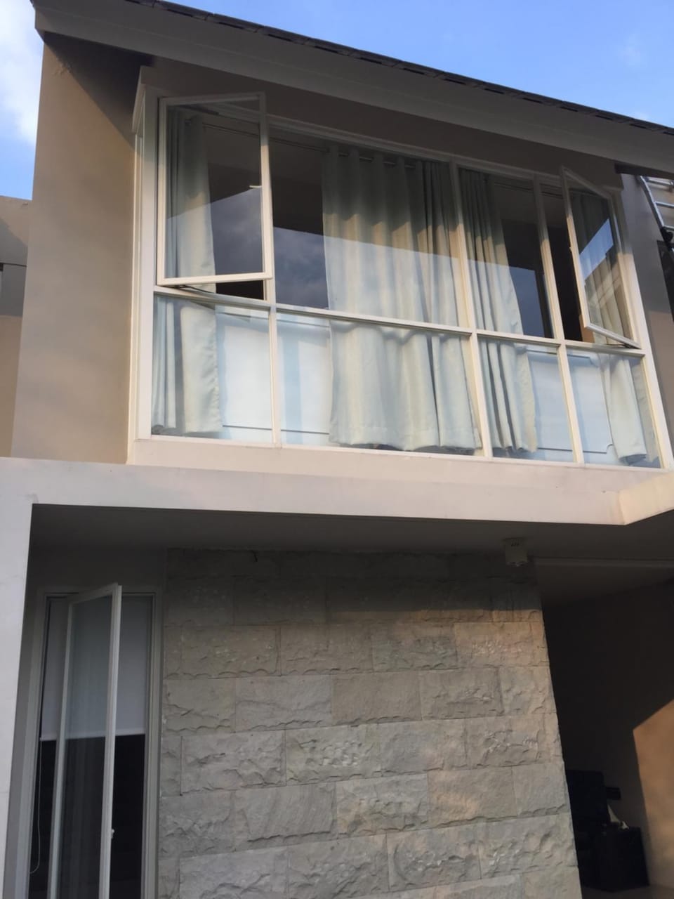 Facade/entrance