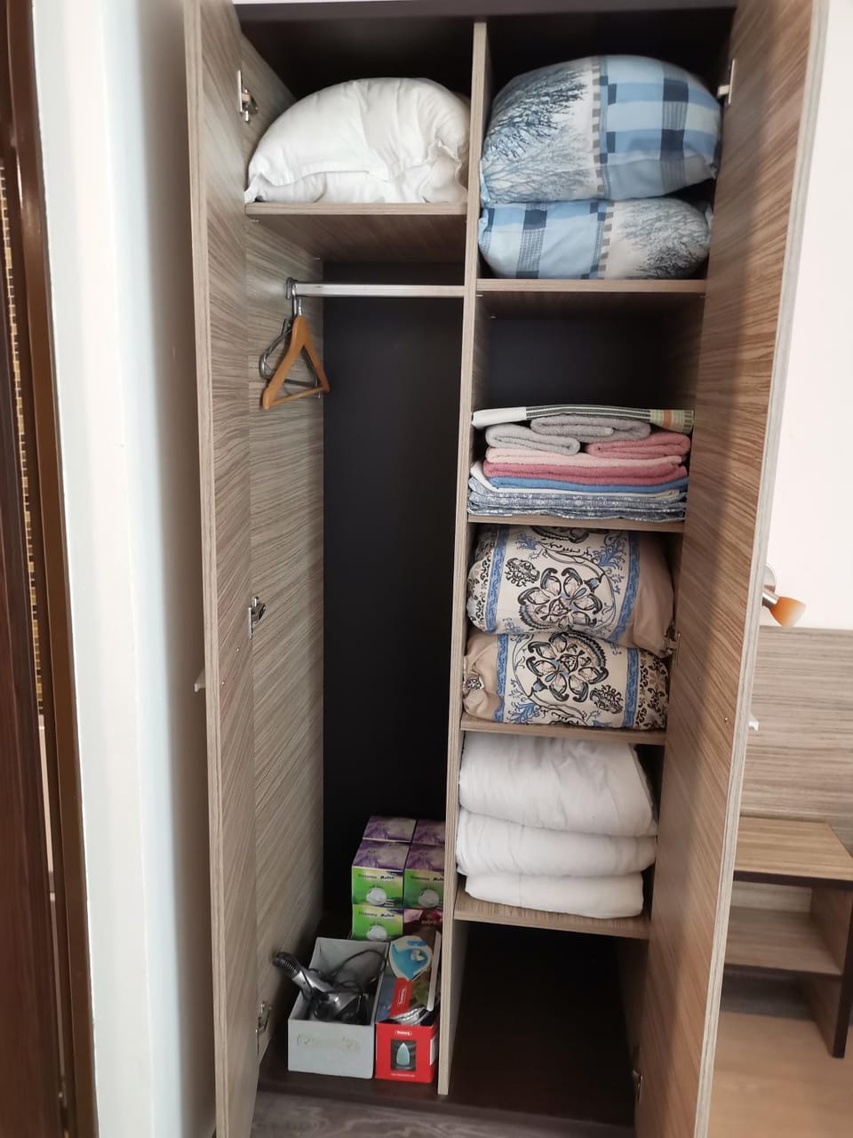 Bedroom, towels, wardrobe