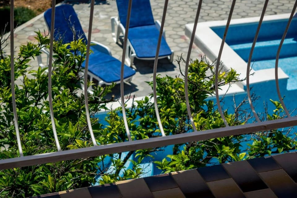 Balcony/Terrace, Pool view