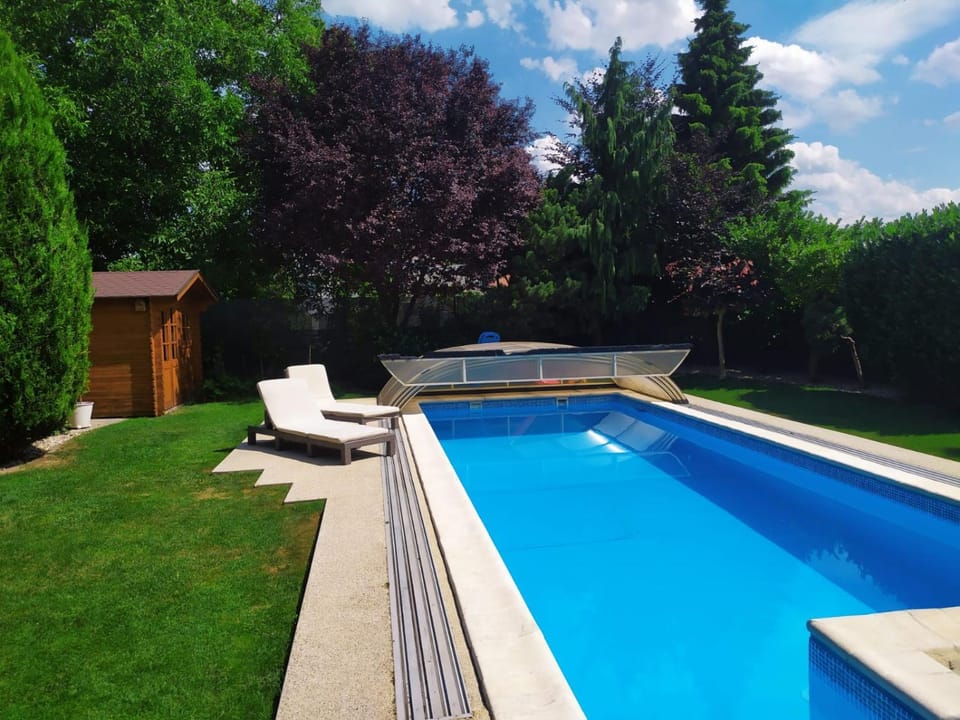Swimming pool, Swimming pool