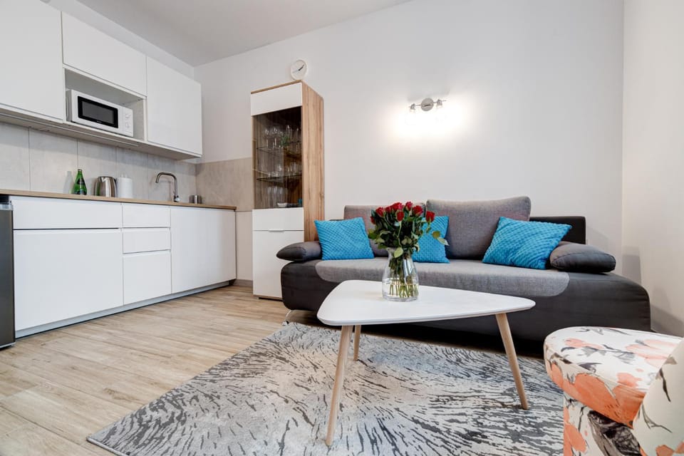 Kitchen or kitchenette, Living room, Seating area, minibar, stove