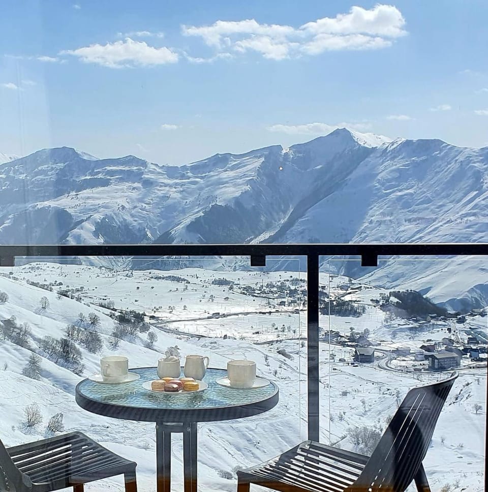 Balcony/Terrace, Mountain view