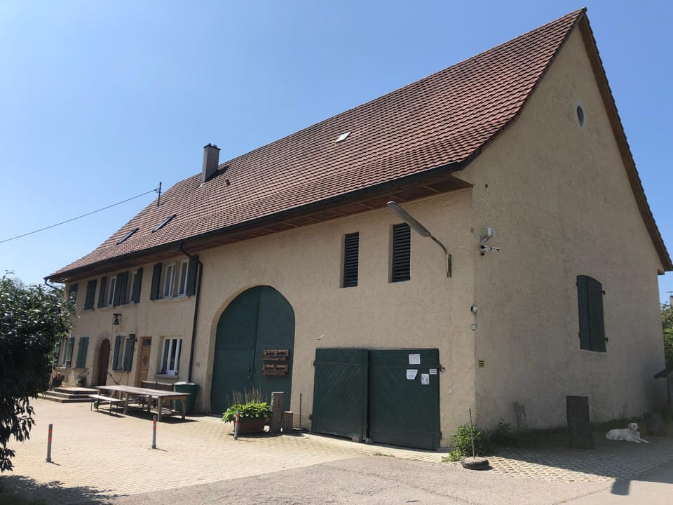 Property building, Patio, Facade/entrance