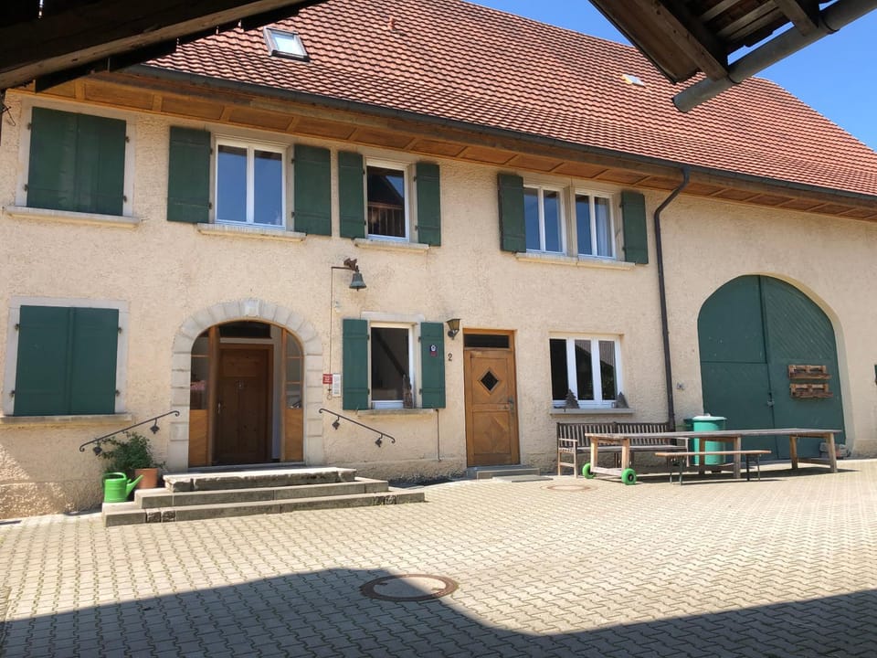 Property building, Patio, Facade/entrance