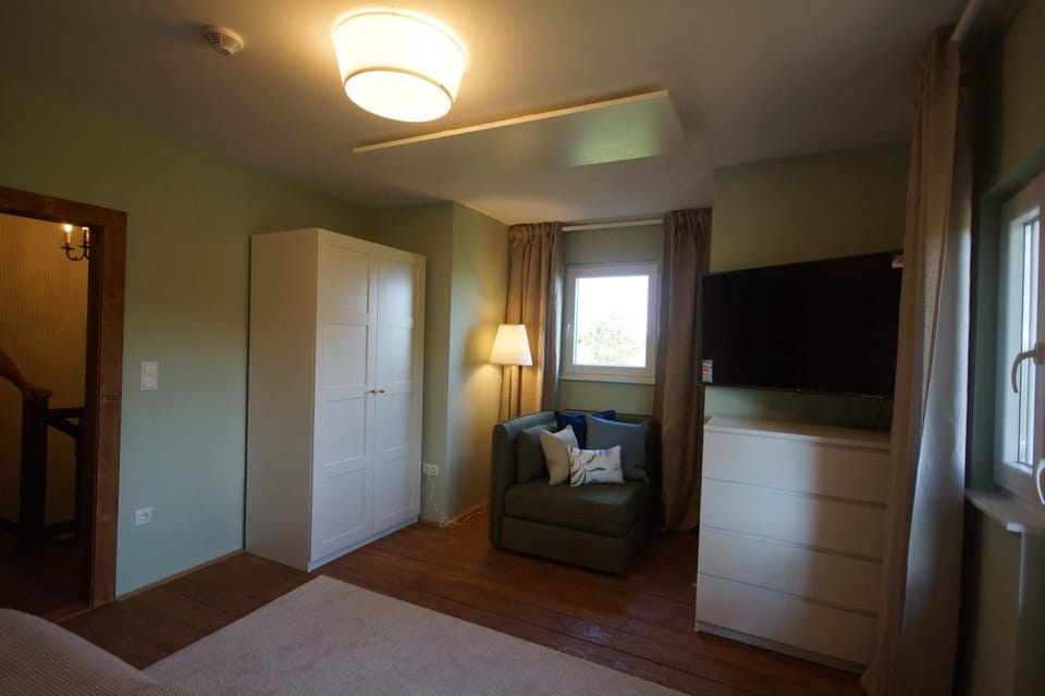 TV and multimedia, Photo of the whole room