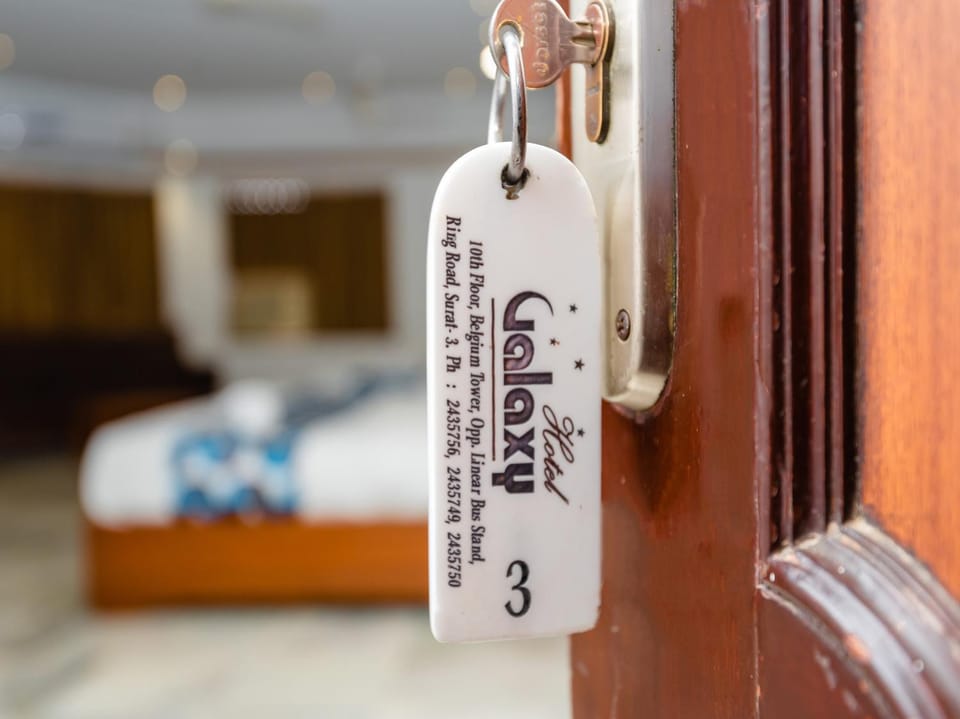 Bed, Property logo or sign, Photo of the whole room, Bedroom