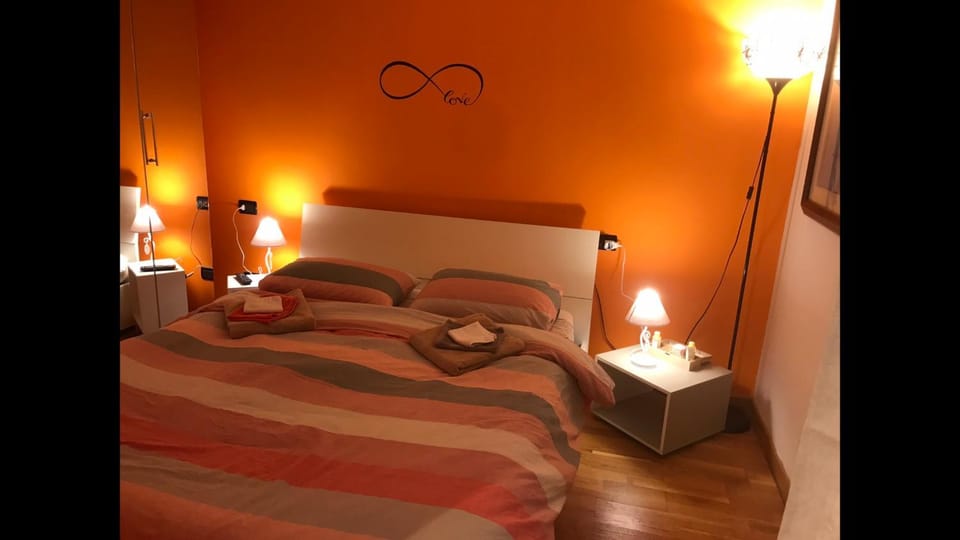 Giorgio's Central Station Apartment in Bologna