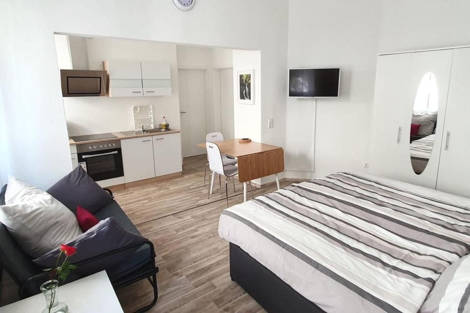 Photo of the whole room, Dining area, Bedroom