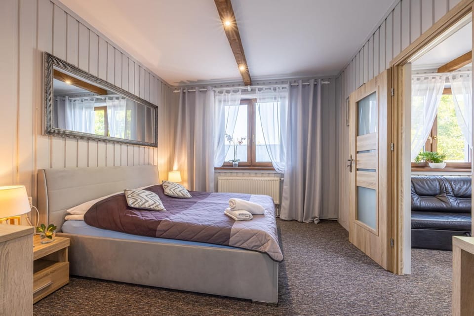 Bedroom, towels