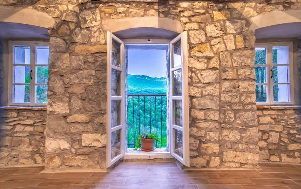 Living room, Garden view, Mountain view