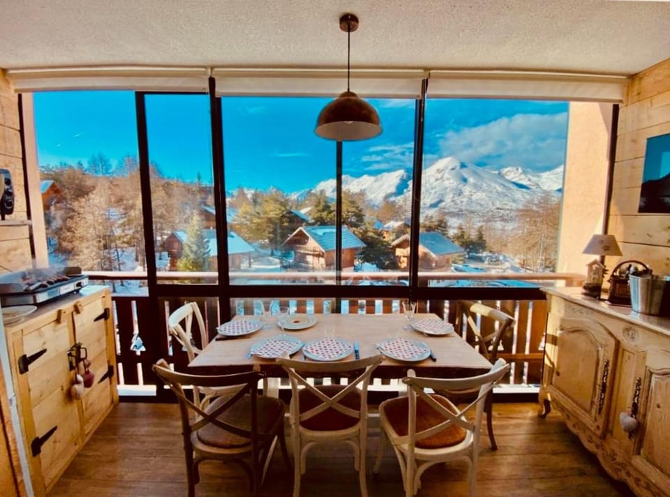 Natural landscape, Dining area, Mountain view