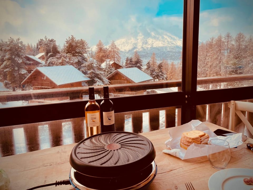 Dining area, Mountain view, Meals