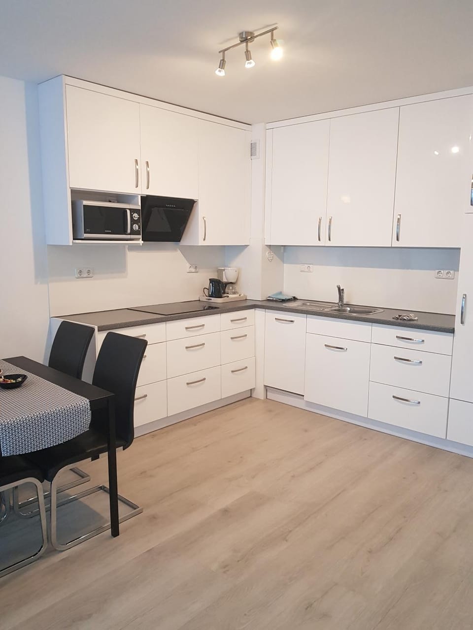 Kitchen or kitchenette, Dining area, Communal kitchen