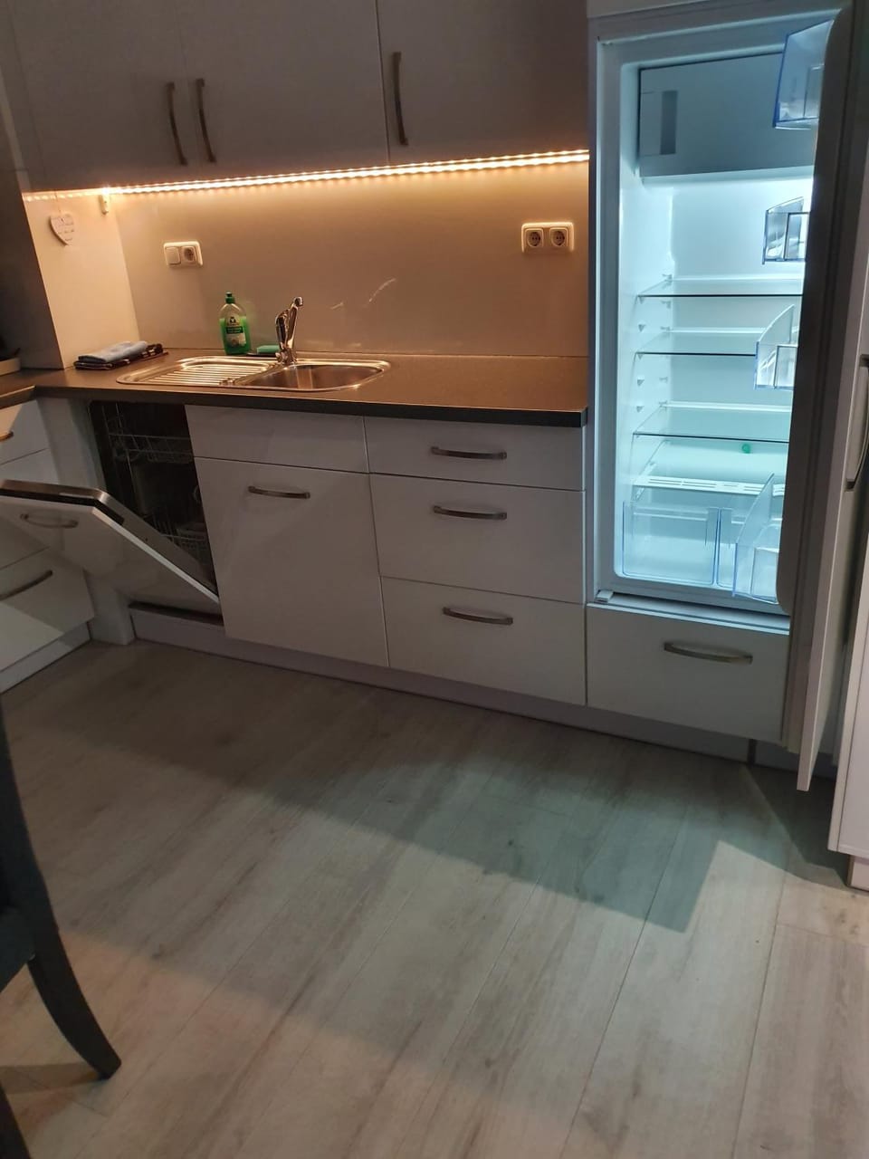 Kitchen or kitchenette, Communal kitchen, kitchen