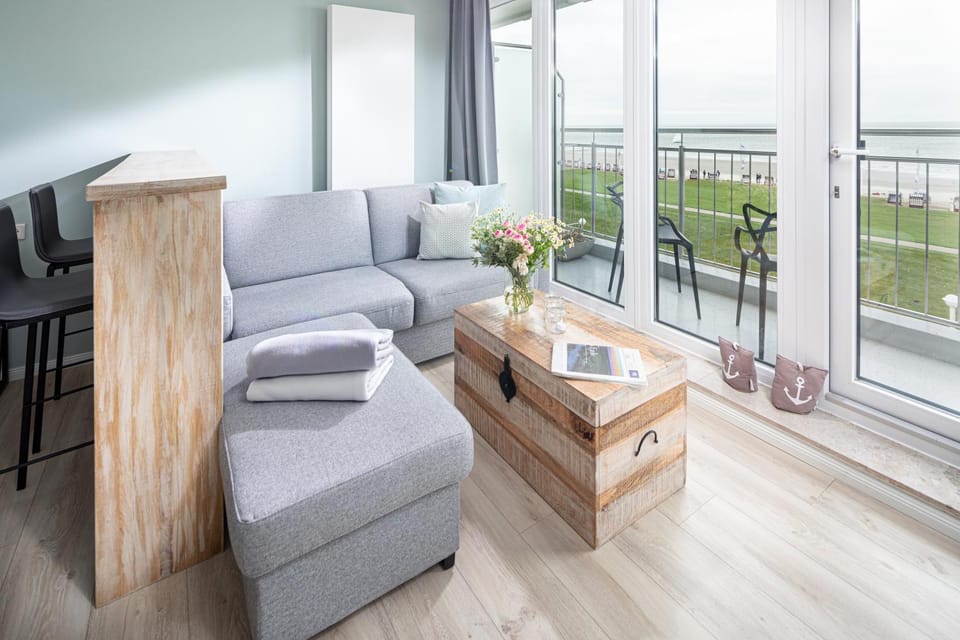 View (from property/room), Balcony/Terrace, Living room