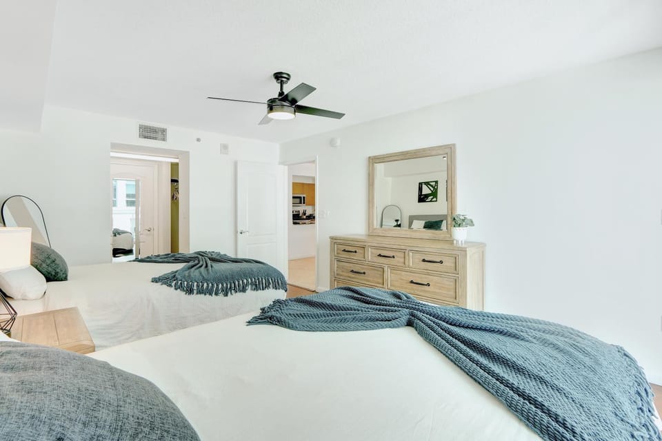 Bed, Bedroom, fireplace