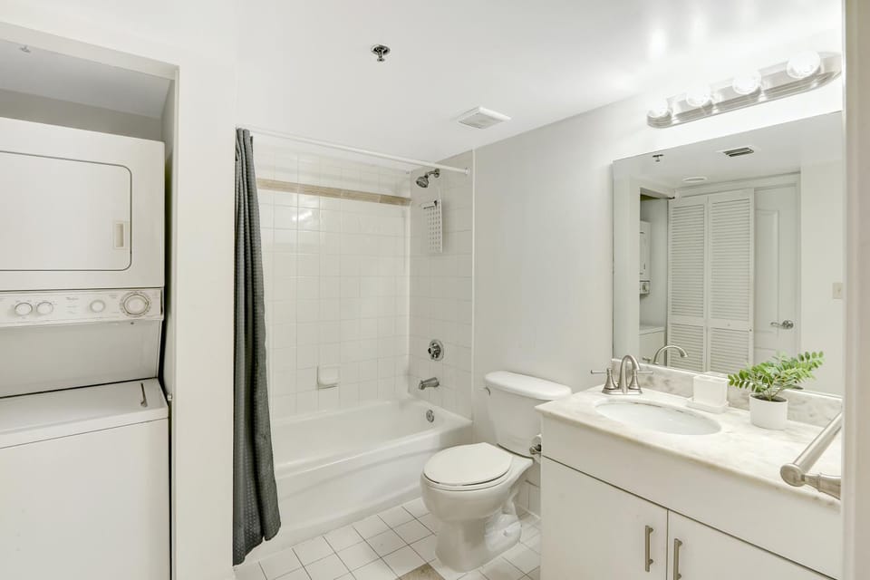 Shower, Toilet, Bathroom, Bath