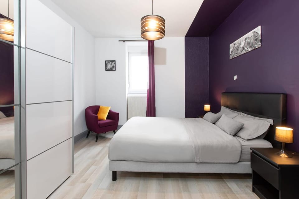 Bed, Photo of the whole room, Bedroom, wardrobe