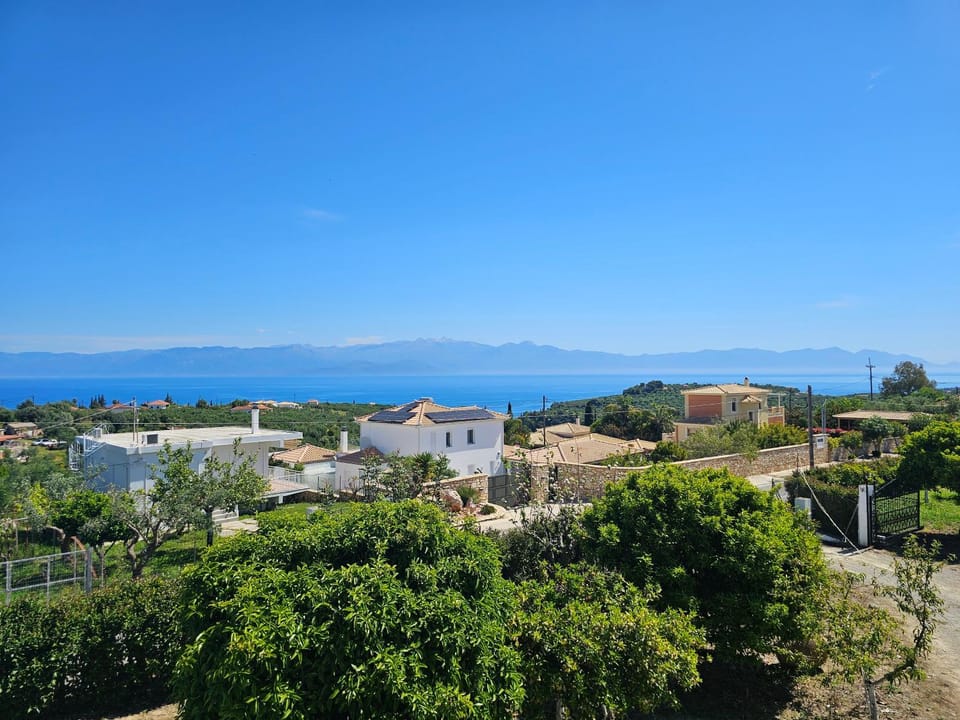 Vista Koroni - Sea View Apartment Over Olive Grove and Mountains House in Messenia