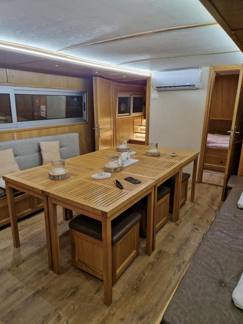 Free Room Boat Apartment Docked boat in Belgrade