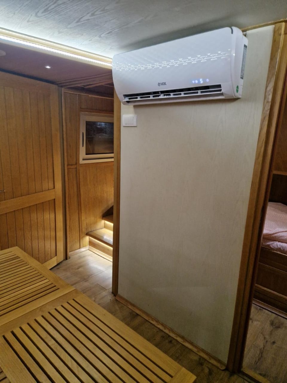 Free Room Boat Apartment Docked boat in Belgrade