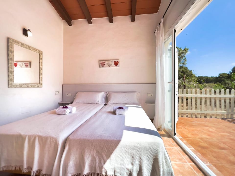 Bed, Day, Bedroom