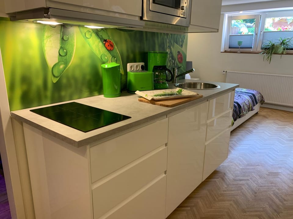 Coffee/tea facilities, Kitchen or kitchenette